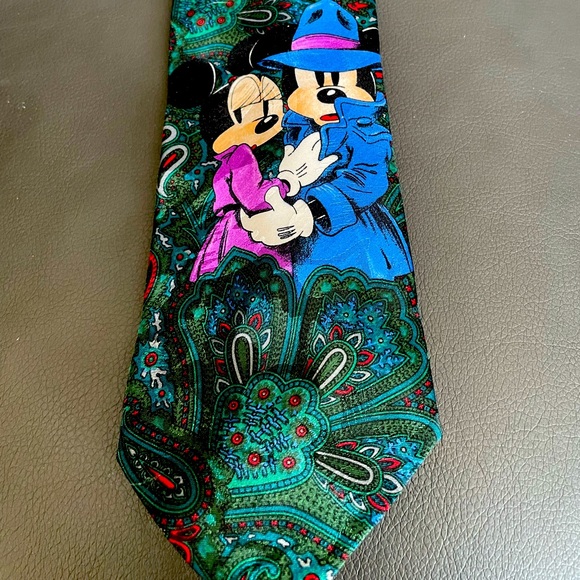 Mickey & Minnie Tie - Picture 1 of 3